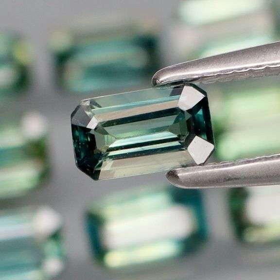 Exquisite 2.29ct 9 piece real Australian Sapphire set!