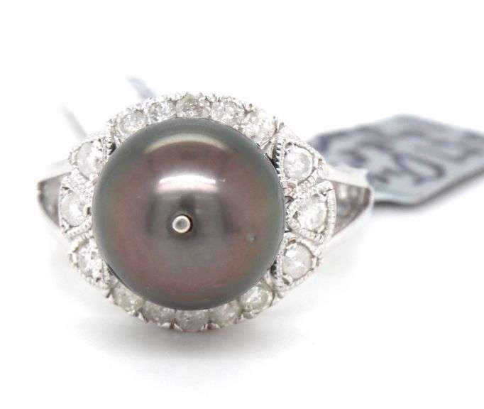 Captivating Genuine Tahitian South Sea Pearl and 0.51CTW Diamond Ring in Sterling Silver