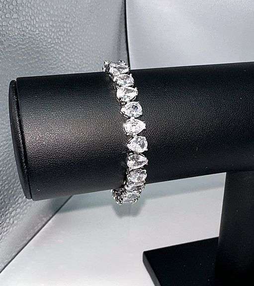18 Kt White Gold Plated 32.5 Ctw CZ Tennis Bracelet