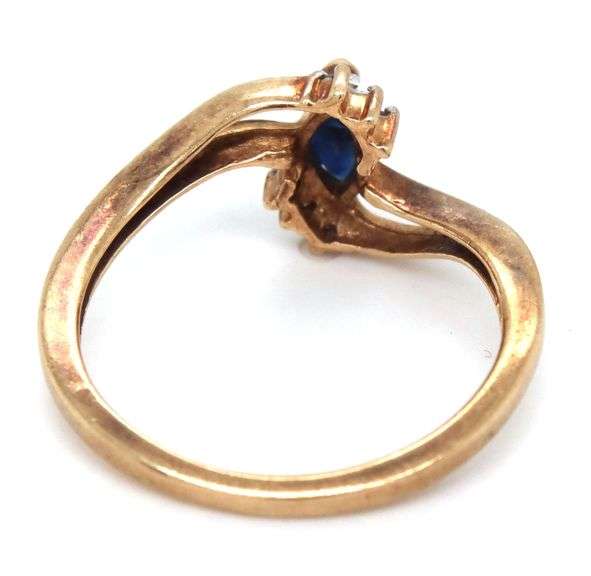 10kt Yellow gold blue sapphire and diamond ring