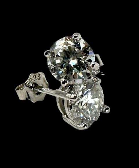 Sparkling 2 Ctw Simulateed Diamond Earrings