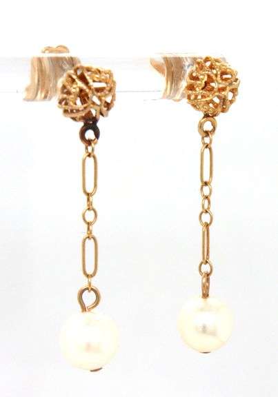 14kt Yellow gold white fresh water pearl dangle earrings