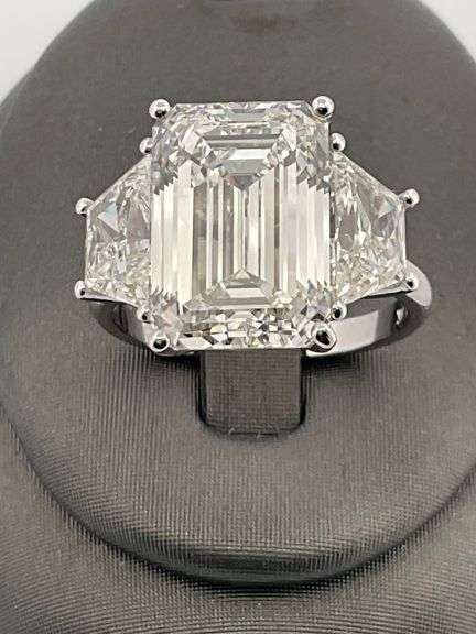 CERTIFIED BRAND NEW 14K WHIT GOLD DIAMOND RING. ALMOST 12.00 CARATS OF DIAMONDS