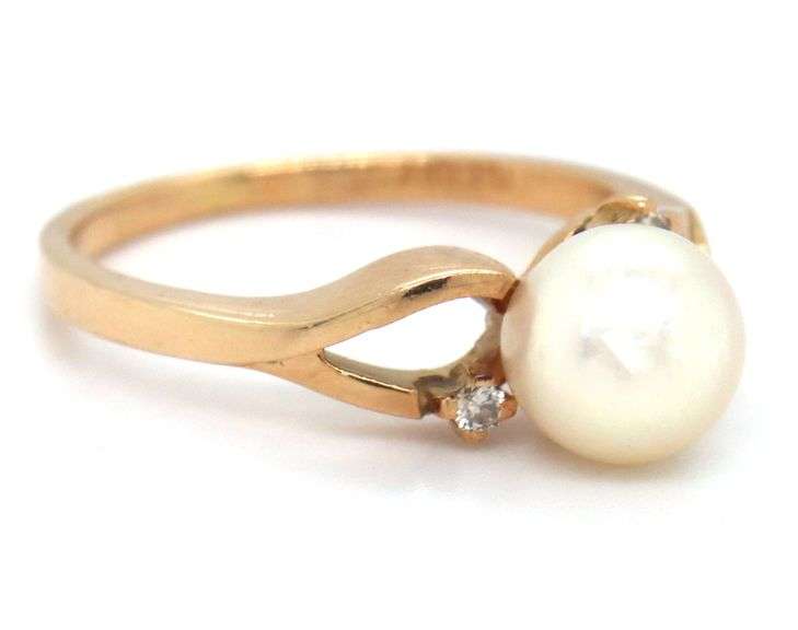14kt Yellow gold pearl ring
