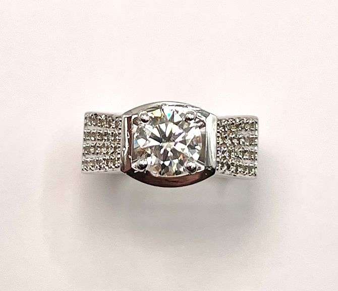 Stunning 14 Kt White Gold Plated 2.65 Ct Lab Simulated Diamond Ring
