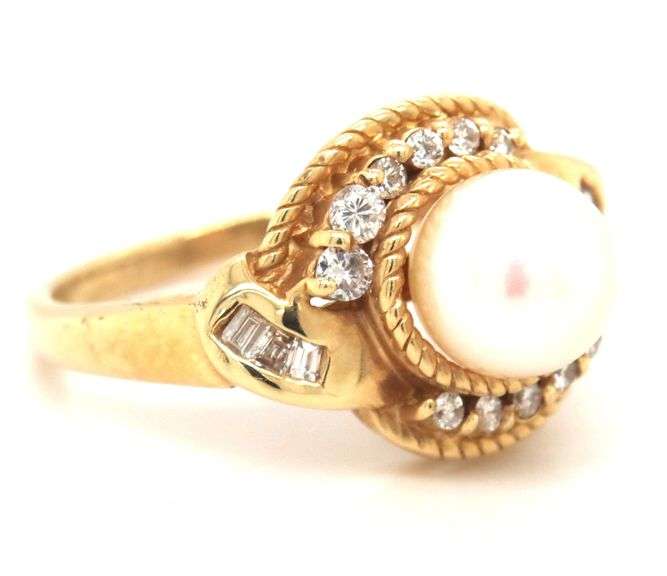 Feminine 14K YG Pearl and Diamond Ring