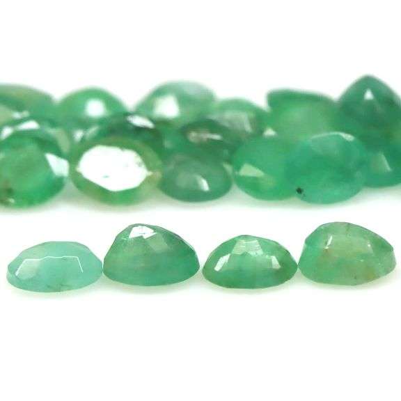 Bright emerald green 10.96ct 34pc Emerald set