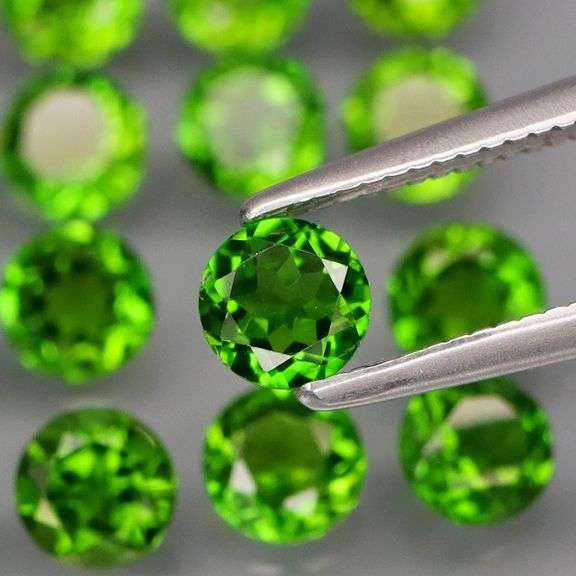 Top chrome green 4.67ct Chrome Diopside set!