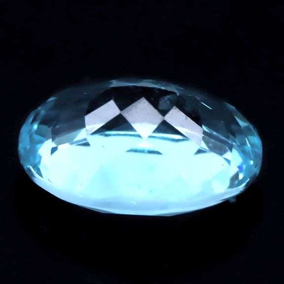 Full sparkle! 19.65ct VS grade Swiss blue Topaz!