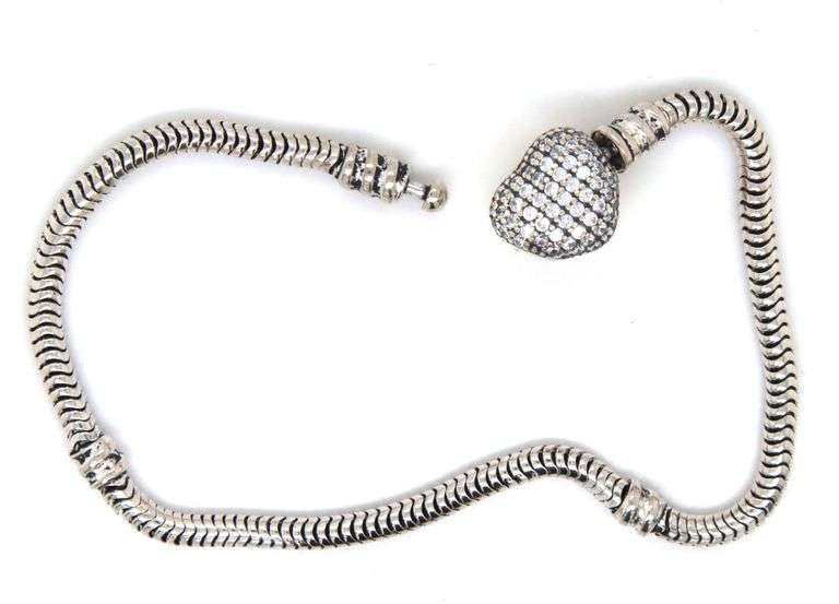 925 Sterling silver bracelet with heart shaped cubic zirconia clasp