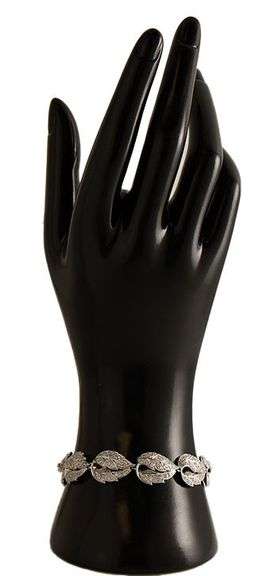 2.70ctw Diamond Leaf Style Station Bracelet in 14K