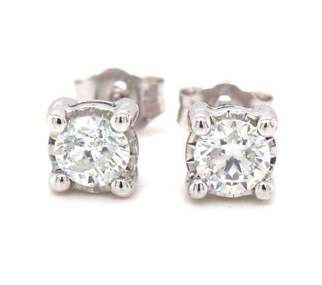 One pair of 14kt white gold 0.60ctw Illusion set diamond stud earrings