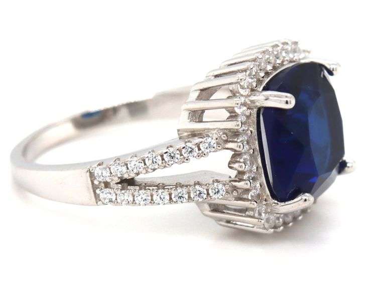 925 Sterling silver cushion cut blue and round brilliant cut white cubic zirconia ring