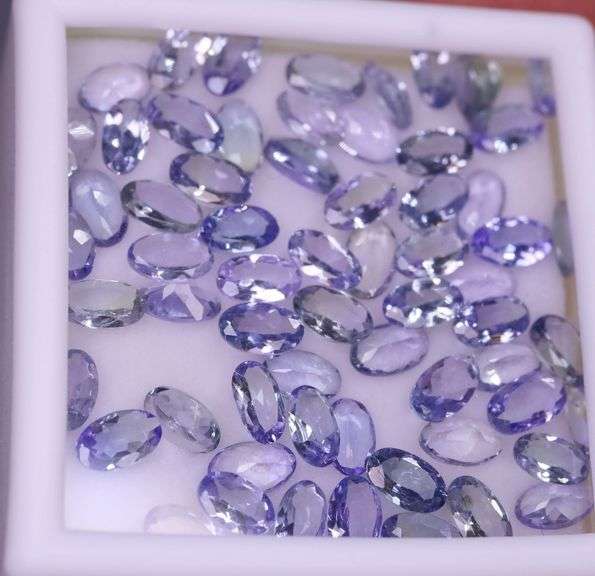 Untreated! Glittering 13.65ct oval cut Tanzanite set!