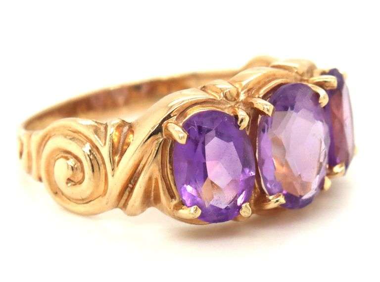 10kt Yellow gold 3 stone oval amethyst ring