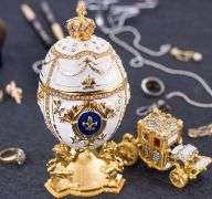Royal Imperial White Russian Fabergé Egg Replica with White Carriage