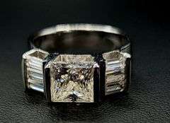 Sparkling 2.25 Ct VVs1 F-G Fire Moissanite Ring