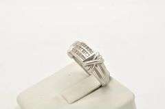 LADIES 18 KT WHITE GOLD XO DIAMOND BAND