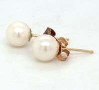 7mm pearl stud earrings in 14kt yellow gold