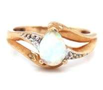 10kt Yellow gold Synthetic opal ring