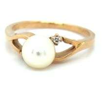 14kt Yellow gold pearl ring