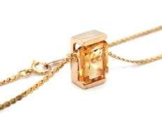 14kt Yellow gold 2.25ct emerald cut citrine pendant on chain
