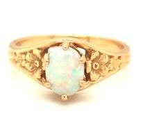 14kt Yellow gold opal ring