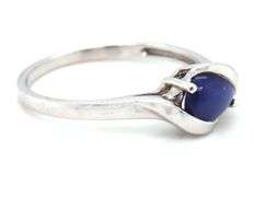 14kt White gold blue sapphire ring