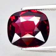 Premium VS grade 3.05ct top red Rhodolite Garnet from Madagascar!