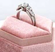 14kt White gold 0.65ct center diamond with 0.35ctw side diamond wedding set