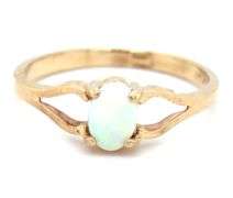 10kt Yellow gold opal ring