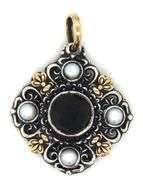 Konstantion garnet and pearl pendant