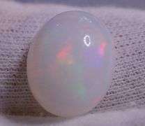 Multi-patterned! Smoldering color! 7.92 carats! Snow white Opal!