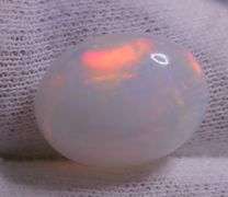 Multi-patterned! Smoldering color! 7.92 carats! Snow white Opal!