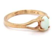 10kt Yellow gold opal ring