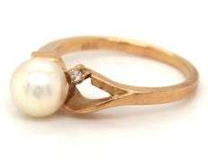 14kt Yellow gold pearl ring
