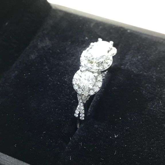 ELEGANT 14K WHITE GOLD ENGAGEMENT RING