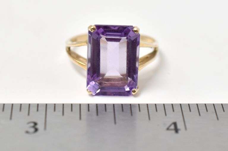 Glorious 10K Yellow Gold Amethyst Gemstone Ring