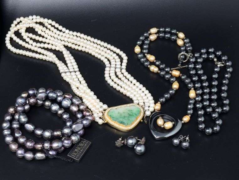 Group lot of pearl mixed jewelry