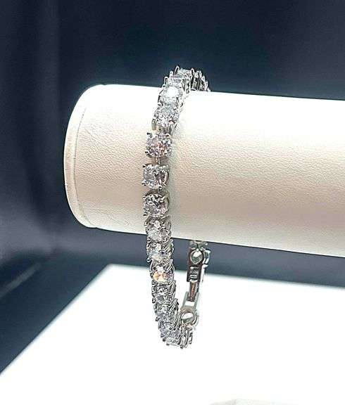 Beautiful 18 Kt White Gold Lab Simulated Diamond Tennis Bracelet