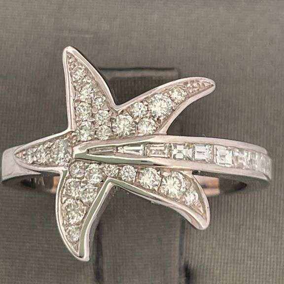 CERTIFIED 18K WHITE GOLD DIAMOND RING