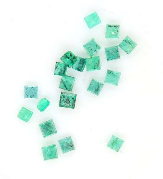 High grade 2.97ct set of princess cut Emeralds!
