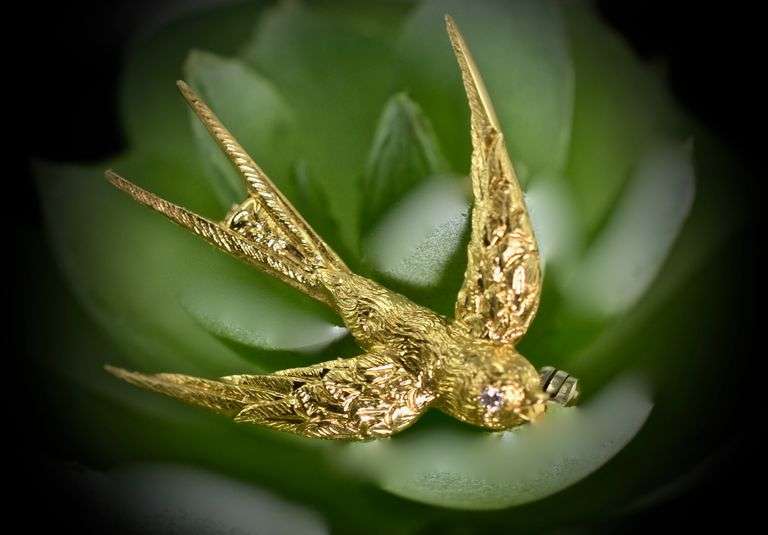 Beautifully Sculpted 18K Yellow Gold Swallow Brooch