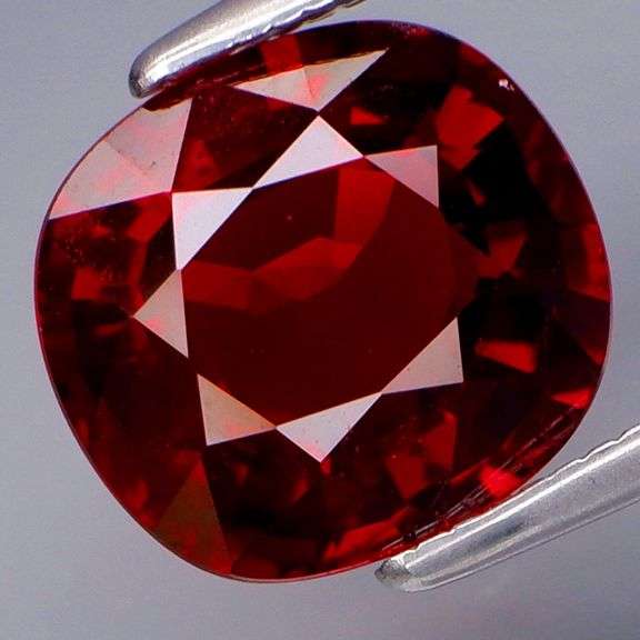 Glittering! 3.23ct classic cushion VS Rhodolite Garnet!!!