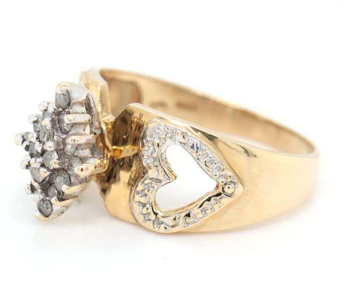 Cute Little 10K YG Diamond Cluster Ring