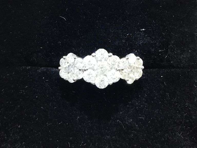 ELEGANT 14K YELLOW GOLD FLOWER CLUSTER DIAMOND RING