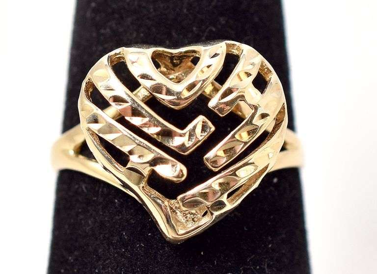 Beautiful Heart Ring in 14K Yellow Gold