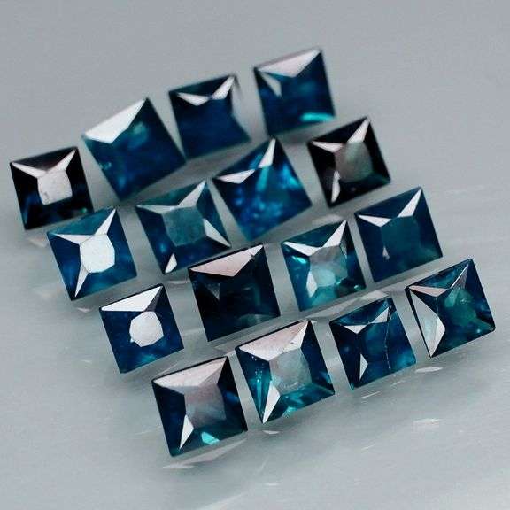 Stunning! 3.70ct set of blue green princess cut Sapphires