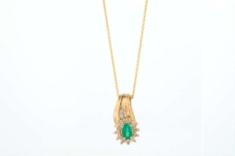 Elegant 14kt YG Emerald and Diamond Necklace