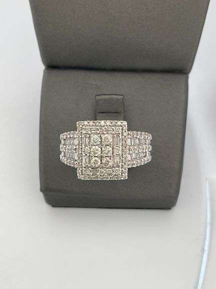 CERTIFIED 14K WHITE GOLD DIAMOND RING